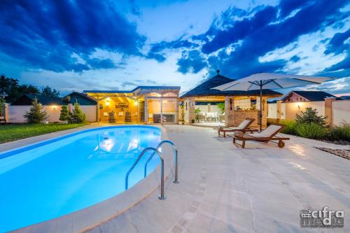 สิ่งอำนวยความสะดวกเพื่อการสันทนาการ, Vila Alexandar 15 in บัคคี เปโตรวัซ