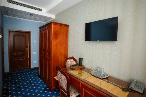 Salut Hotel Almaty Located in Auezov District, Salut Hotel Almaty is a perfect starting point from which to explore Almaty. The property offers a high standard of service and amenities to suit the individual needs of al
