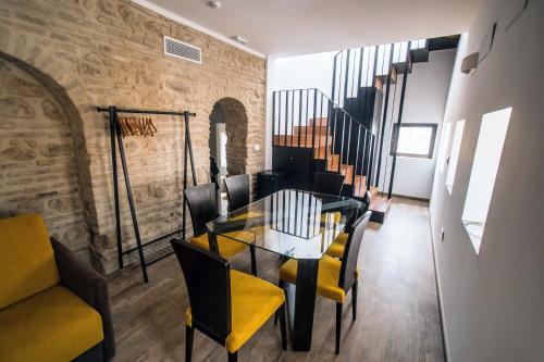 Létesítmények, Patios del Orfebre near Régészeti Múzeum