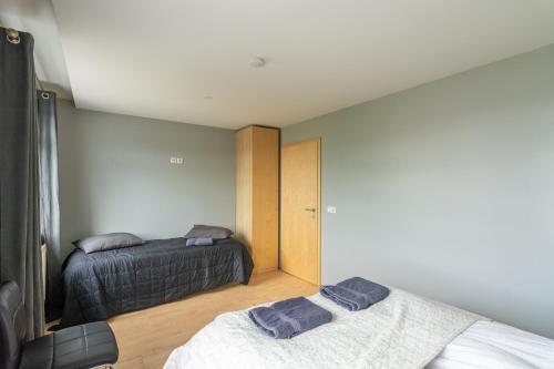 TOWN SQUARE Apartments - image 13