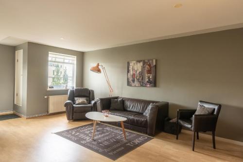 TOWN SQUARE Apartments - image 11