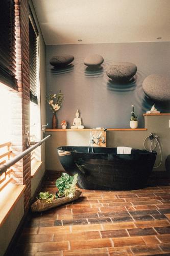 ห้องน้ำ, 36 Phô Cô Hotel & Suites (36 Pho Co Hotel & Suites) in ไวมาร์