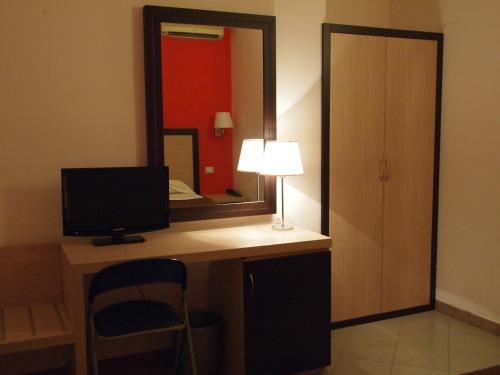 Double or Twin Room image 8