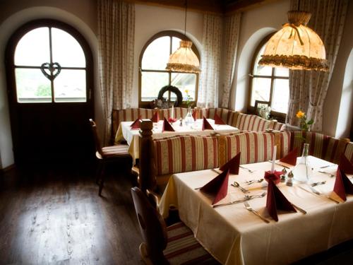餐廳, 瓦爾德克里斯托爾膳食公寓 (Pension Waldkristall) in 弗勞埃瑙