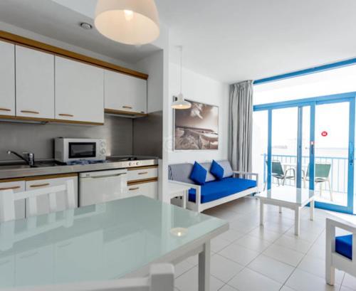 Kitchen, Aparthotel Costa Volcan & Spa in Lanzarote