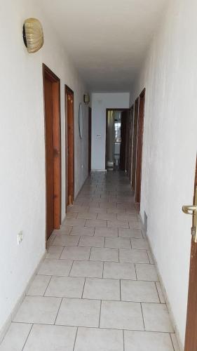 House Fani - image 13