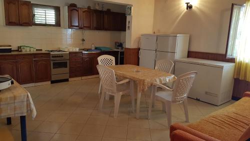 House Fani - image 3