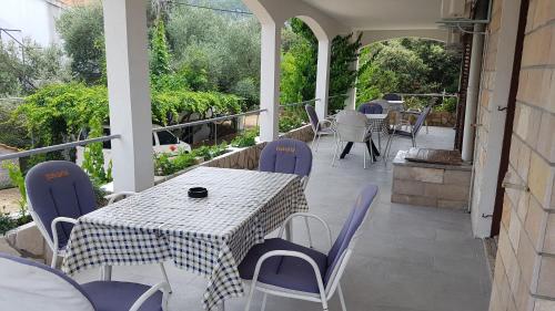 House Fani - image 5