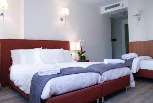3 twin beds