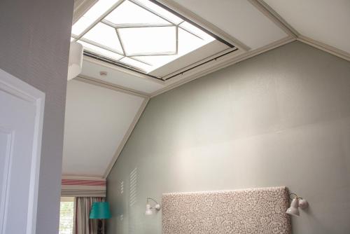Ascot House - image 6