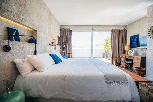 Kook Hotel Tarifa - image 3