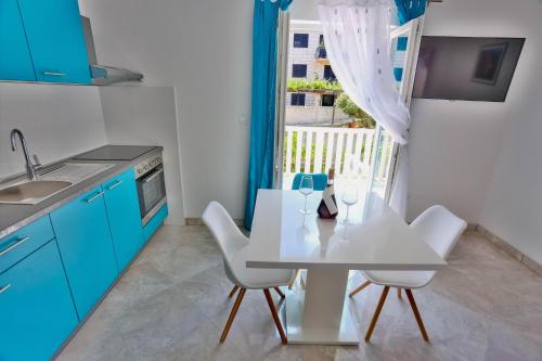 Apartments Lenka - image 4
