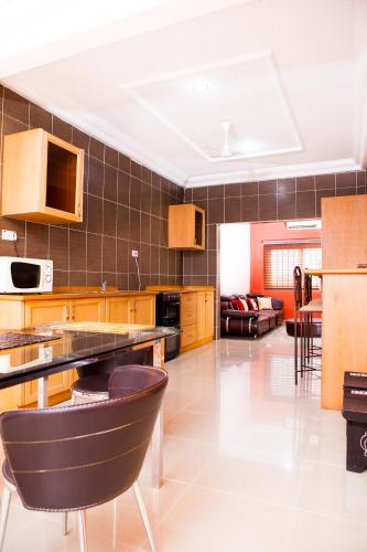 Maxwell Court Apartments in นอร์ท ริดจ์
