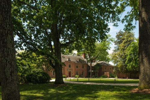 Great Oak Manor - image 3