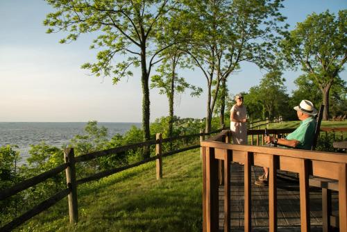 Great Oak Manor - image 8