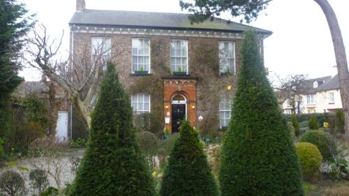 Holly Lodge - image 14