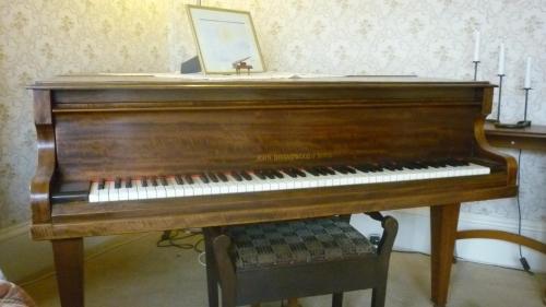 Holly Lodge - image 9