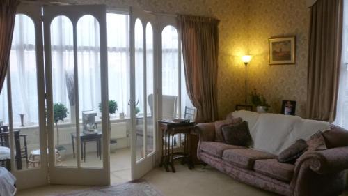 Holly Lodge - image 5