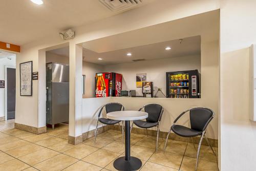 Motel 6 Indianapolis North - image 13