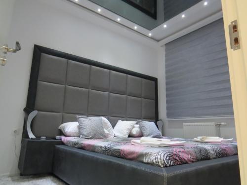 Grey apartment - image 8