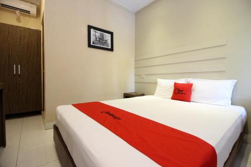 A Hotelcom Reddoorz Plus At Jalan Damai 2 Guest House - 