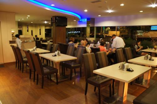 Restaurant, The Landmark Hotel near Mount Banang
