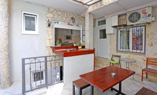 Apartments Nikolla - image 4