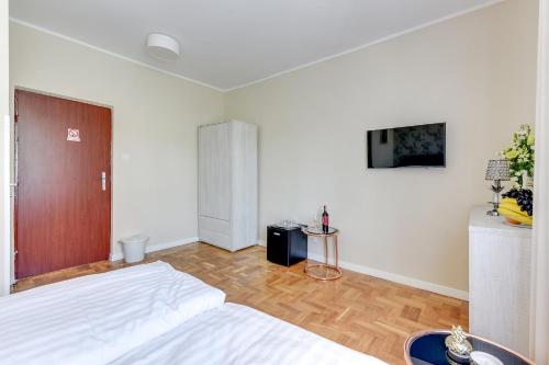 Double Room with Shower image 6