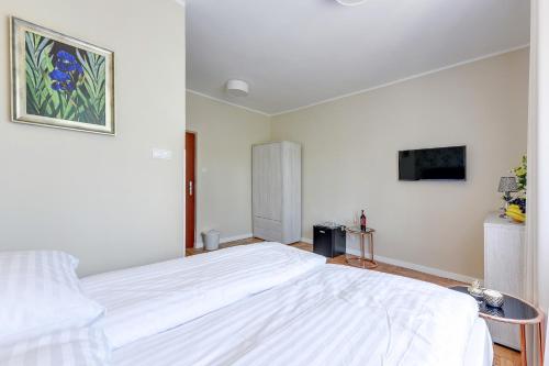 Double Room with Shower image 5