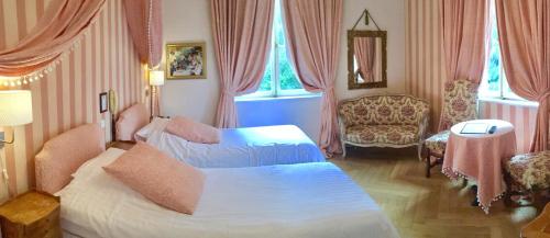 2 twin beds