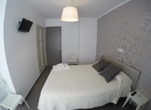 Hostal Mediterráneo - image 11