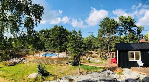Archipelago-house with pool, boat and bikes