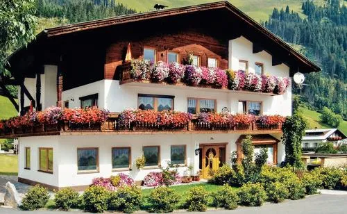 Appartements Schwarzer Adler in Elbigenalp, Österreich