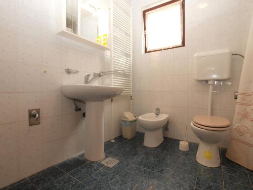 Apartment image 8