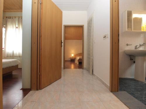 Apartment image 9