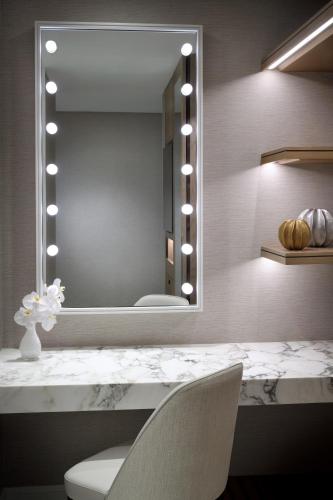 Photo 21 Address Downtown