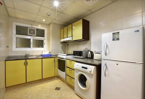 Kitchen, Al Hayat Hotel Suites in Sharjah