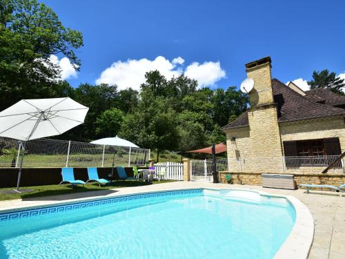 Cozy Holiday Home with Pool in Calviac-en-Perigord gîte à louer Orliaguet