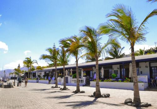Restaurant, Cozy boat to unwind by the ocean in Lanzarote