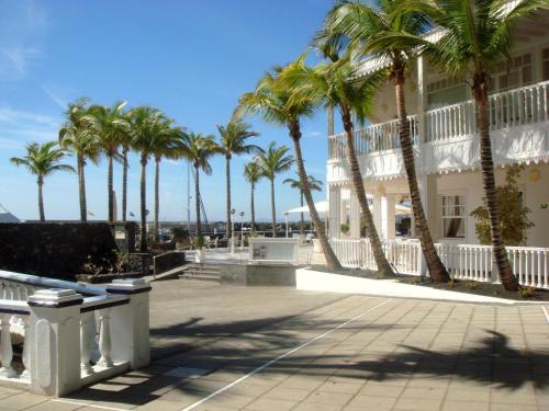 Restaurant, Cozy boat to unwind by the ocean in Lanzarote