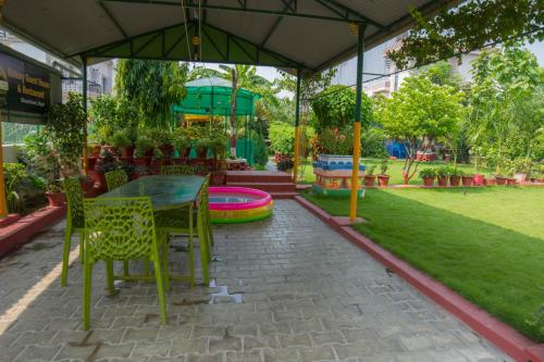 Garden, Galaxy Guest House in Siddharthanagar