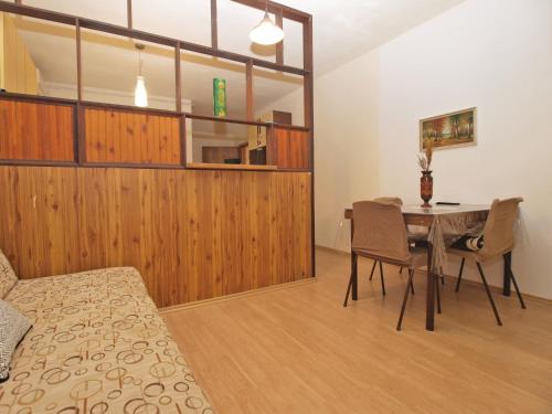 Apartment image 6