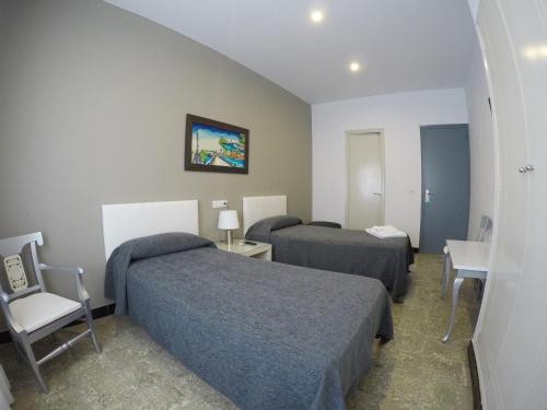 Hostal Mediterráneo - image 8