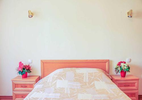 One-Bedroom Apartment with Balcony - Yasen str. Building 1 image 10