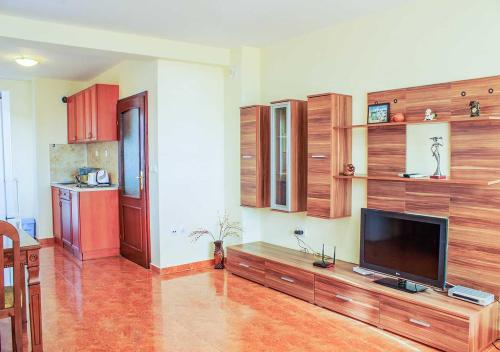 One-Bedroom Apartment with Balcony - Yasen str. Building 1 room in Dom-El Real Apartments 1 - Sveti Vlas