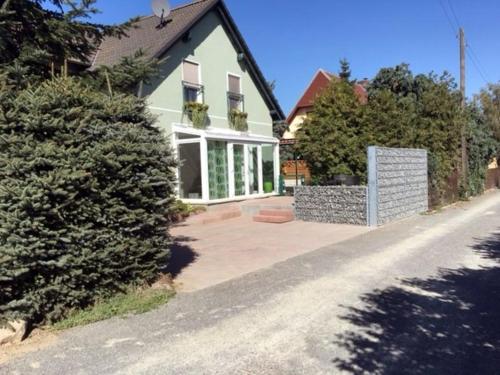 Ferienwohnung Schlossvorstadt 10.3km von Rehsener Straße entfernt