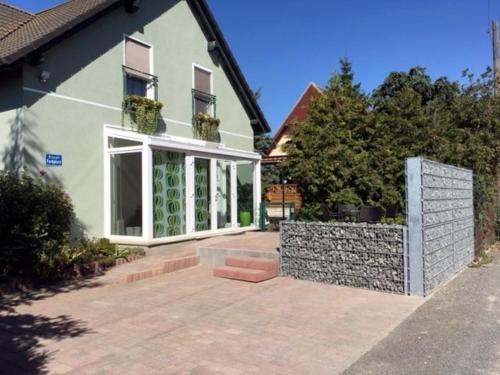 Ferienwohnung Schlossvorstadt 2.4km von Weinberge entfernt