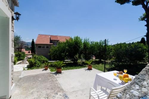 Apartments & Rooms Tapera 