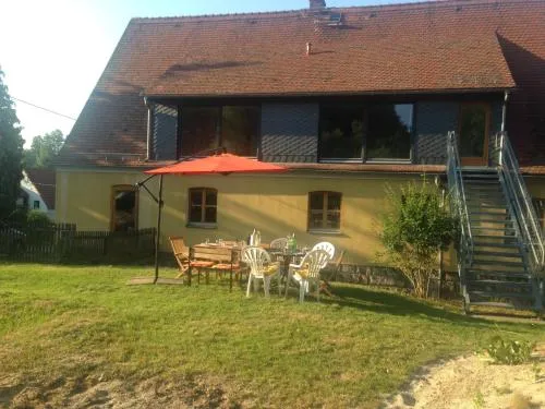Moderne Pension vonBartsch mit Ladestation in der sächsischen Schweiz in Struppen, Deutschland
