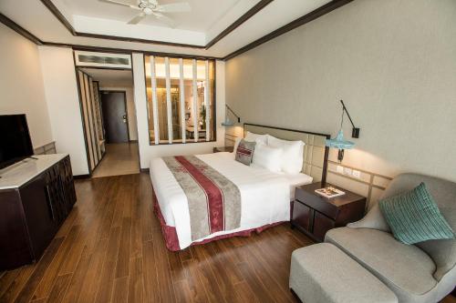 Deluxe King Ocean View